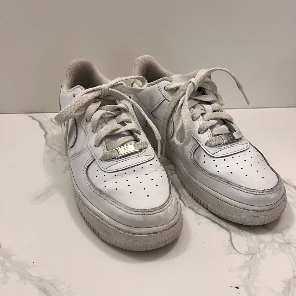 NIKE AIR FORCE 1 White Size 6 Boys